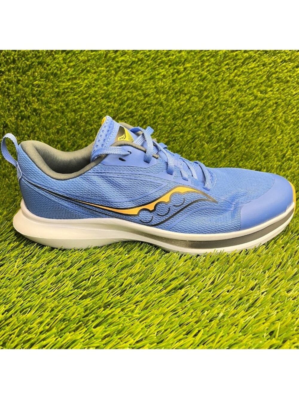 Saucony Kinvara 13 Boys Size 7Y Blue Gold Black Walking Running Shoes Sneakers